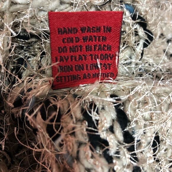 Red sweater  - Picture 5 of 6